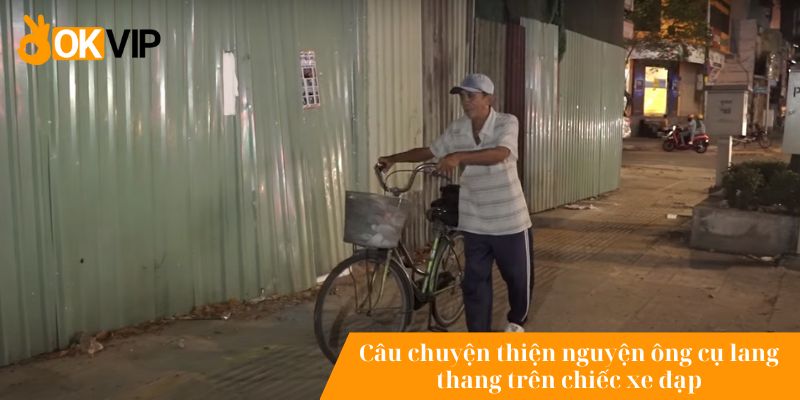 Ông cụ lang thang trên chiếc xe đạp kiếm sống